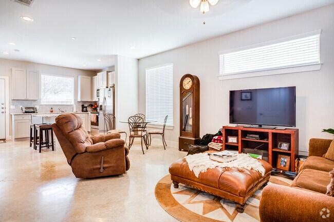 Living Space - 301 S Hill St