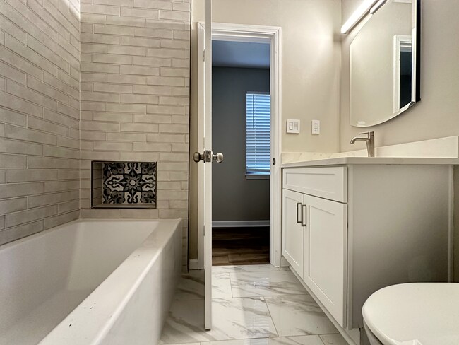 Foto del edificio - 572-574 Wedgewood Dr.