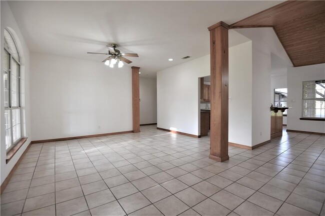Building Photo - 9190 Ranch Rd 1869