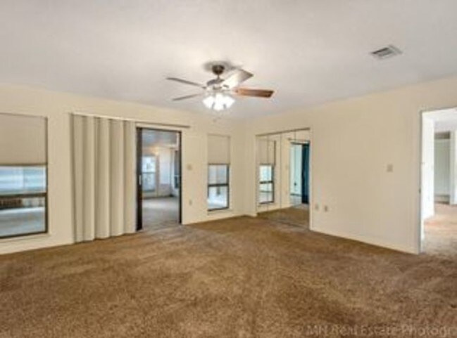 Building Photo - 933 Holbrook Cir