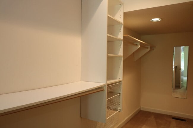 Building Photo - Wonderful Upscale condo loft apartment ava...