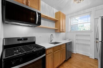 Building Photo - 1735 W Thorndale Ave