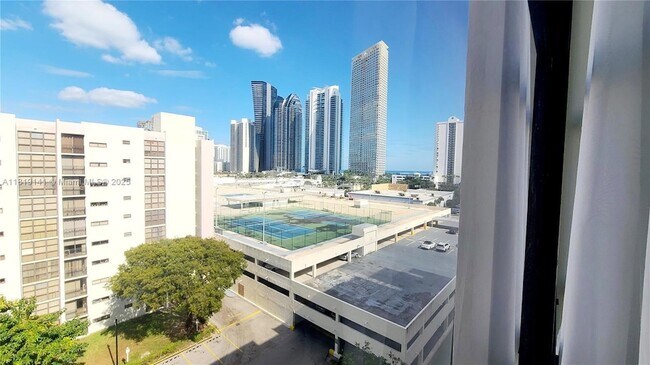 Foto del edificio - 16909 N Bay Rd
