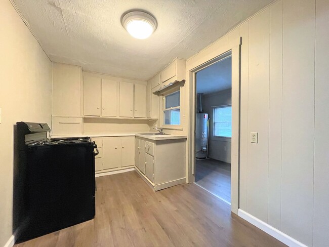 Building Photo - Affordable Two Bedroom
