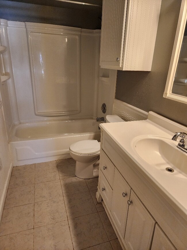 Building Photo - 4906 Yorkshire Dr