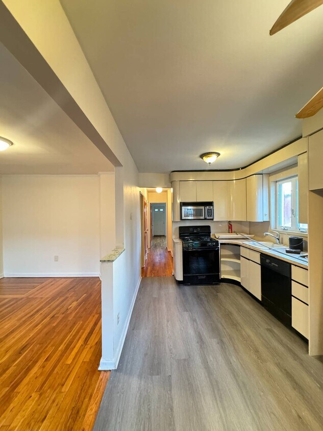 Foto principal - 2466 W 3rd St
