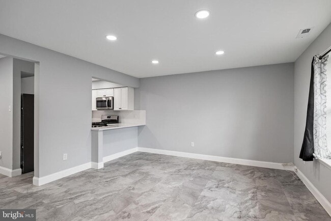 Building Photo - 26 Knoll Dr