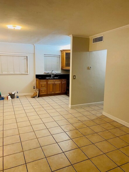 Building Photo - 1301 N 12th Ct