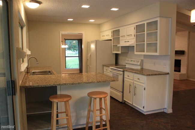 Building Photo - 3 br, 2 bath House - 710 Lakeview Cv Lakeview