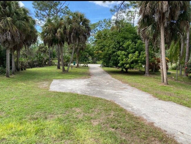 Building Photo - 580 5th St SW