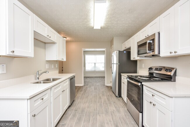 Building Photo - 40 Dearing Woods Ln