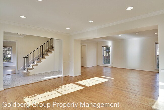 Building Photo - 4 br, 4.5 bath House - 10121 Donegal Court