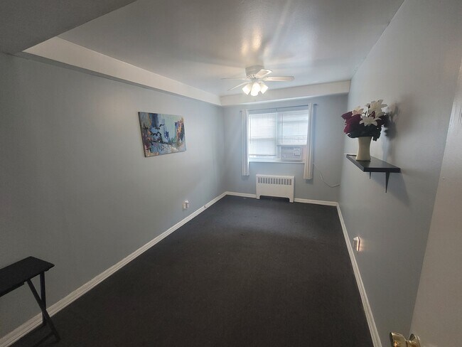 Foto del edificio - 195-25 37th Ave
