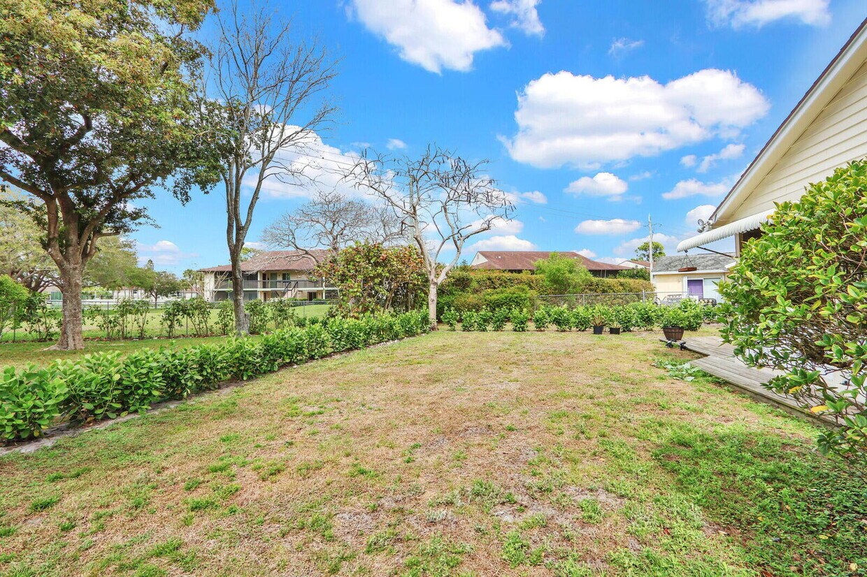 Building Photo - 129 Village Cir