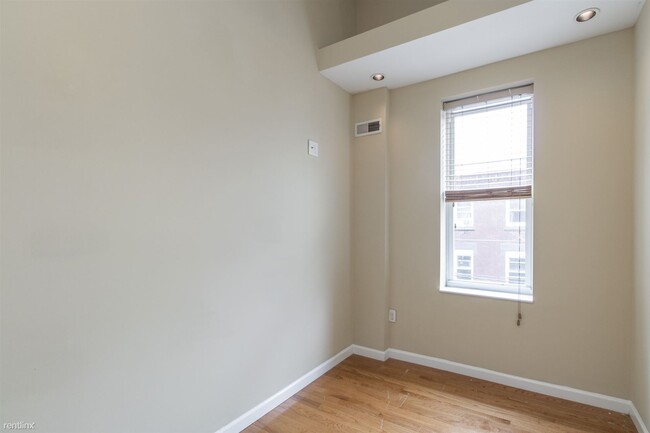Building Photo - 3 br, 2 bath Duplex - 2030 N 17TH ST Unit 2