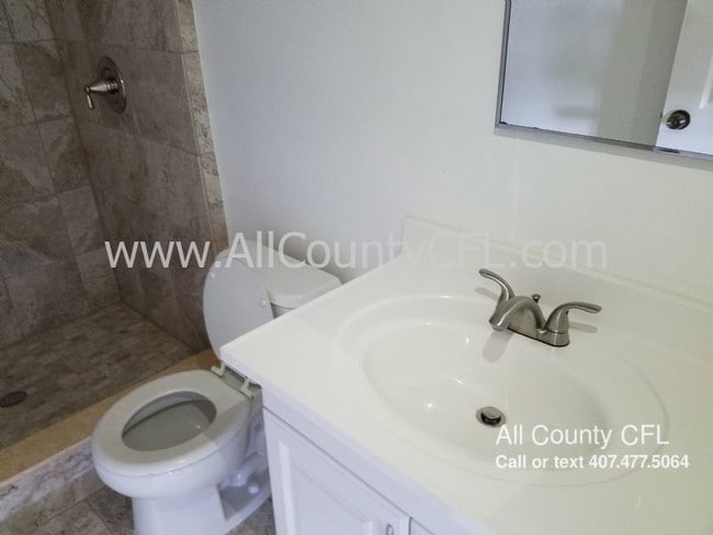 Building Photo - 4912 Silver Oaks Vlg