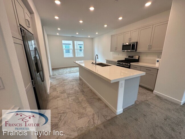 Foto del edificio - 4 br, 3.5 bath House - 1228 Sunrise View #103