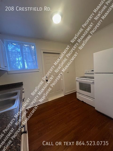 Foto del edificio - 208 Crestfield Rd