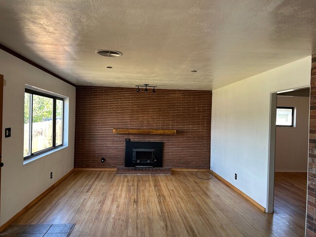Building Photo - **READY FOR MOVE IN** SINGLE STORY HOME IN...