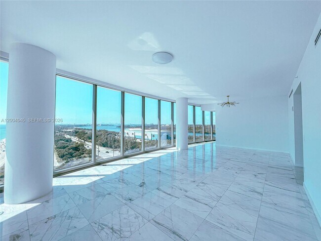 Foto del edificio - 15701 Collins Ave