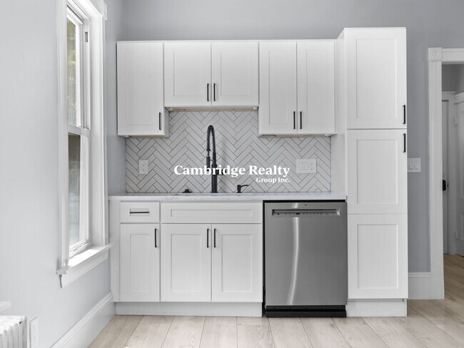 Building Photo - 37 Hancock St
