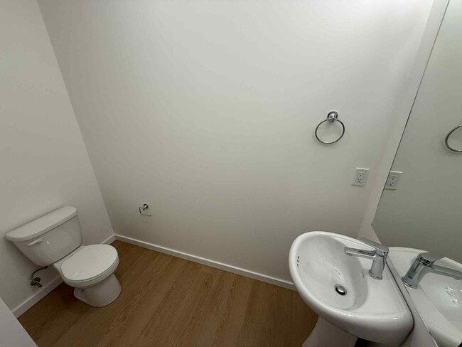 Photo du bâtiment - 7047 Fane Rd