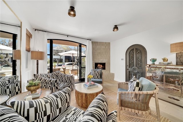 Building Photo - 412 Acacia Ave