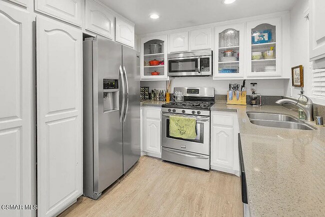 Foto del edificio - 1340 E Hillcrest Dr