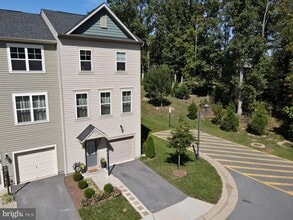 Building Photo - 127 Fading Star Ct