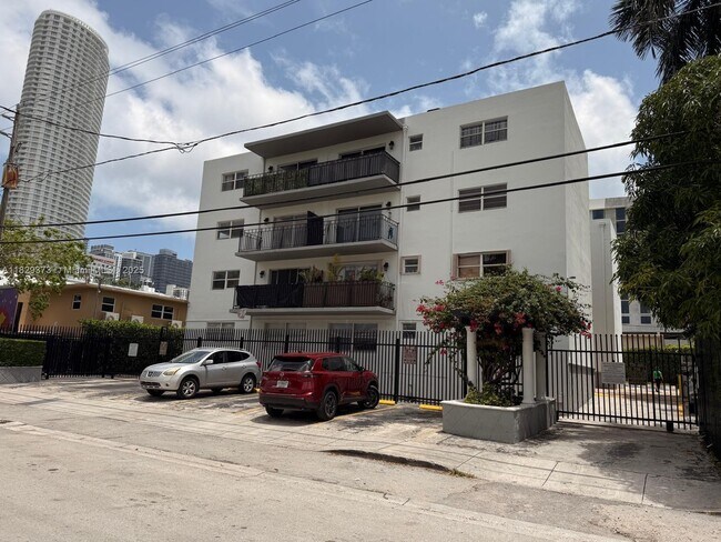 Foto del edificio - 444 SW 4th St