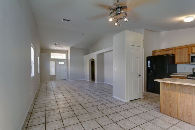Building Photo - Fabulous Home!