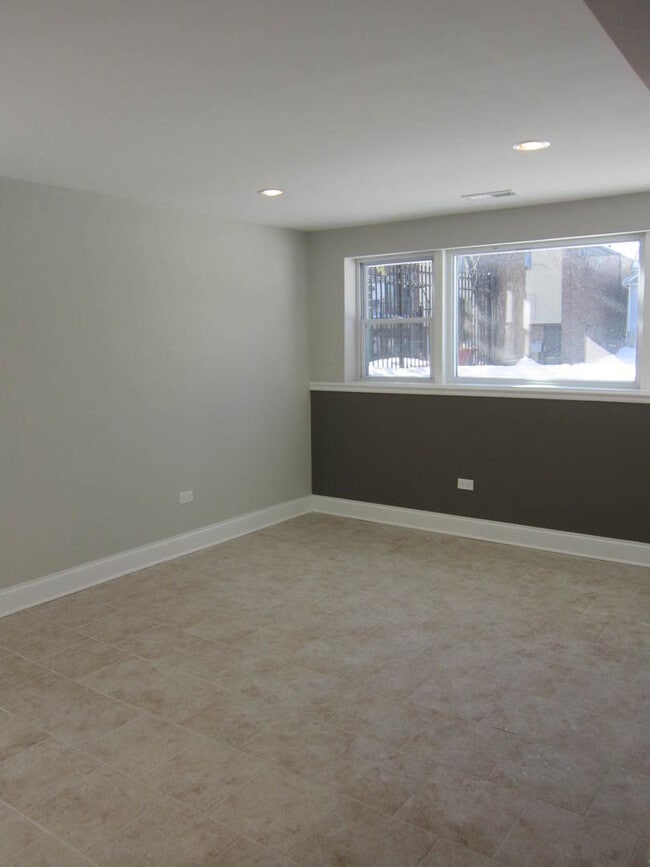 Foto del edificio - 2211 N Harlem Ave