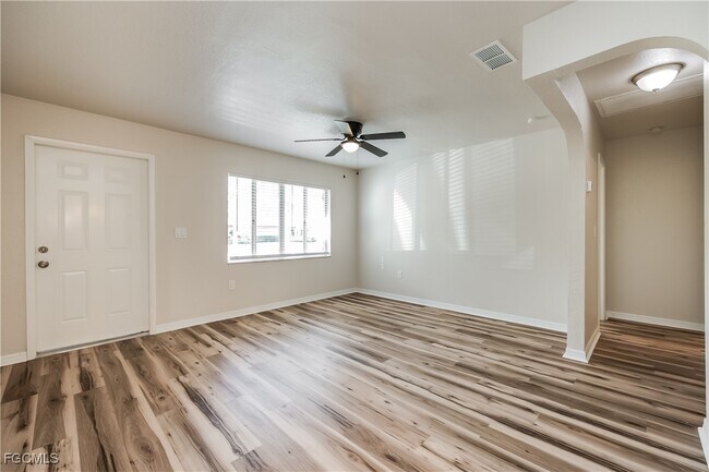 Building Photo - 1318 Arrow St