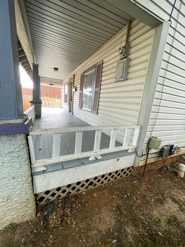 Foto del edificio - 3 Bedroom 1 Bathroom Bungalow West of Down...