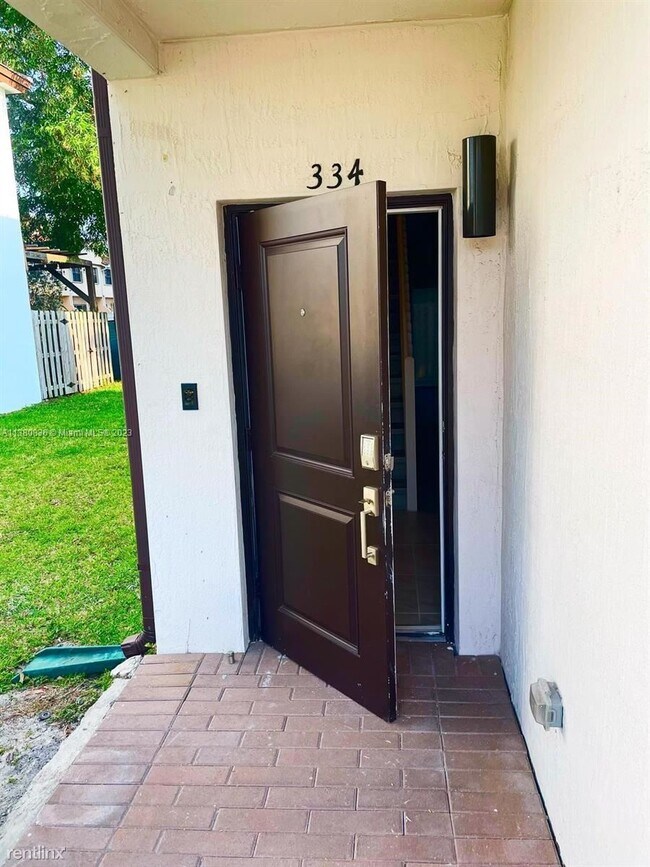 Foto del edificio - 3 br, 3 bath House - 334 NE 208th Ter # 208