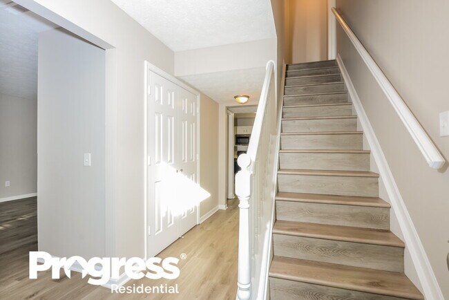 Building Photo - 2327 Fullerton Dr