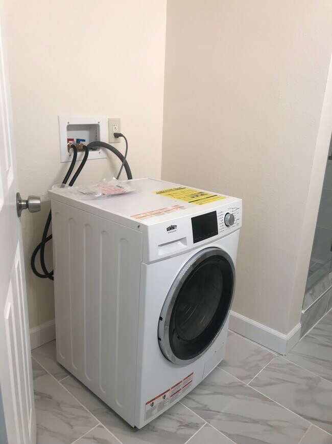 Building Photo - 1230 Horn Ave