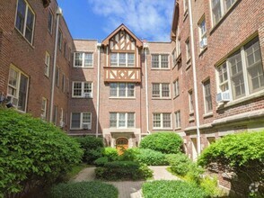 Building Photo - 1452 Oak Ave