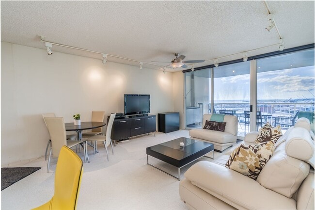 Photo - Furnished 1 Bed 1 Bath at Honolulu Park Place House