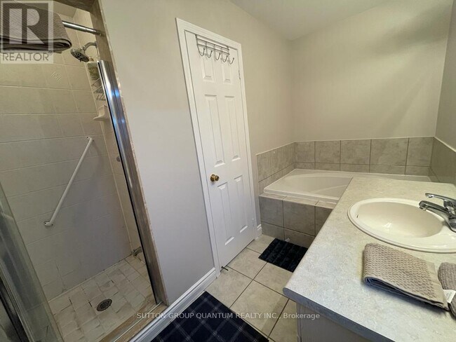 Building Photo - 239 Brisdale Dr