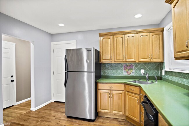 Foto del edificio - 3 br, 1 bath Duplex - 48 Ralston Rd