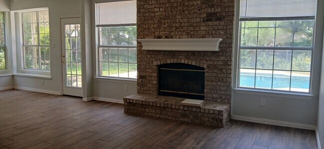 Foto del edificio - Charming 3 beds 3 baths in Bedford!