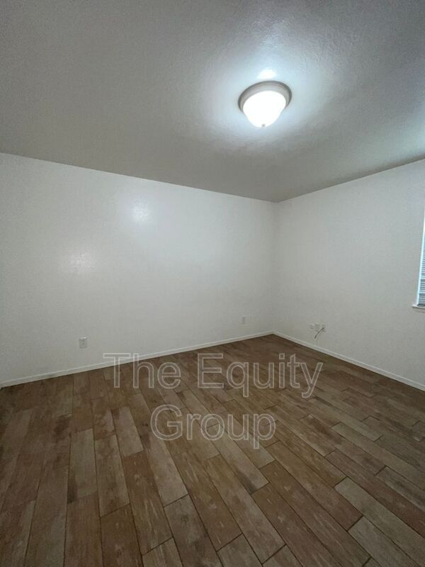Building Photo - 2025 South Pinkham Rd