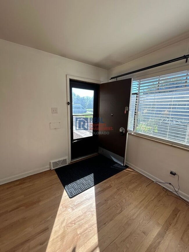 Foto del edificio - 1343 S Grant St