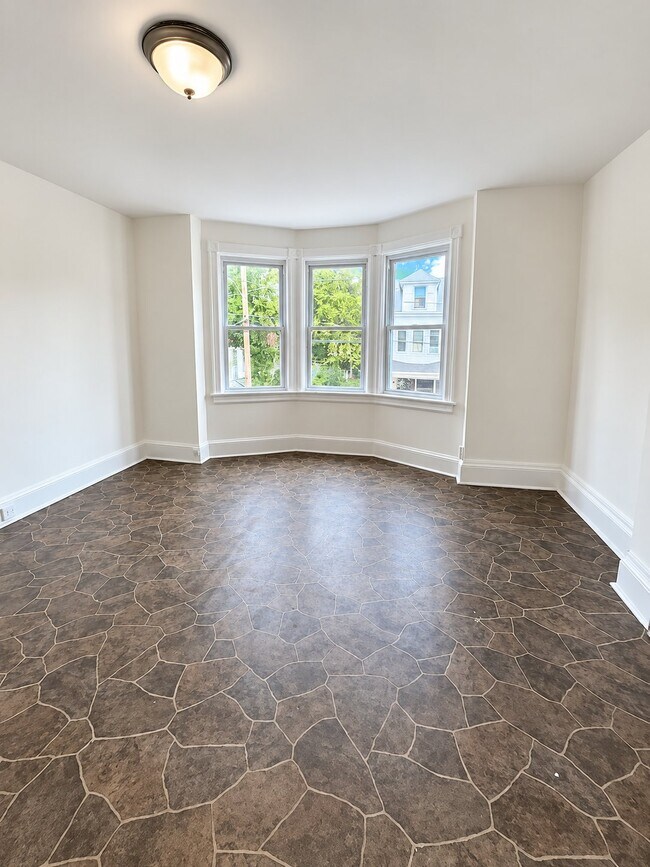 Building Photo - 23 E Ingham Ave