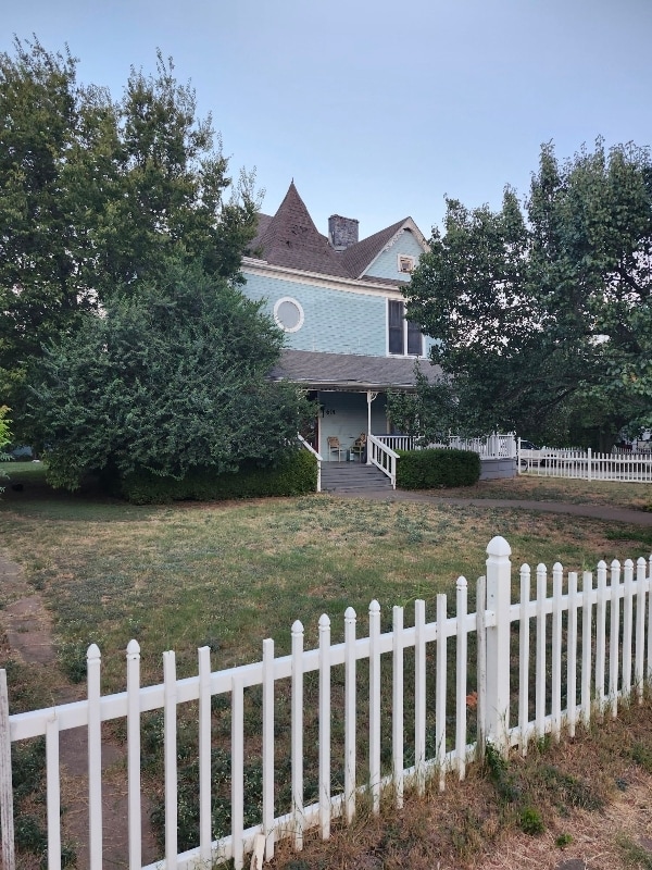 Building Photo - 714 E Lamar St