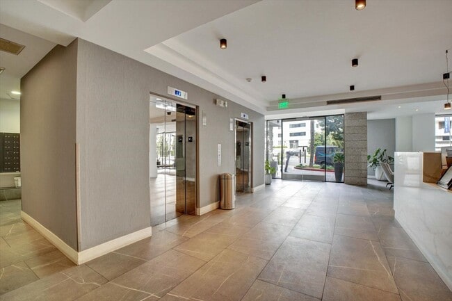 Foto del edificio - 10600 Wilshire Blvd
