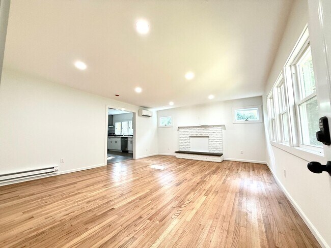 Foto del edificio - Serene & Spacious Fully renovated 1 BR ( 2...