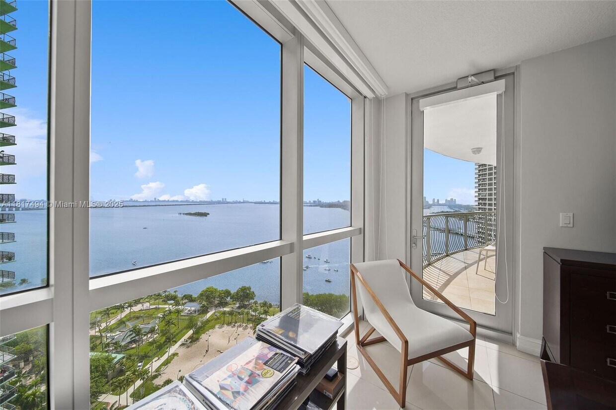 Foto principal - 1750 N Bayshore Dr