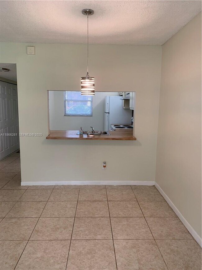 Foto del edificio - 10330 NW 8th St